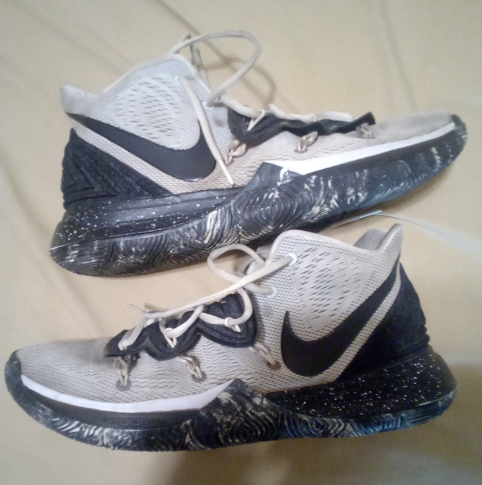 Size 12 Nike Kyrie 5 Oreo Basketball Shoes